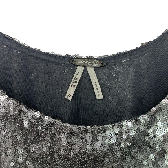 Gimmicks By BKE Pieced Silver Sequin Green & Gray Ombre Pixie Top Braided Strap - Picture 7 of 11